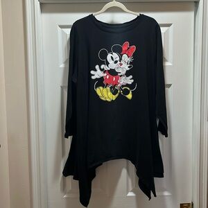 🌺 Disney women’s top. Handkerchief hem. 1x. Never worn. Long sleeve.